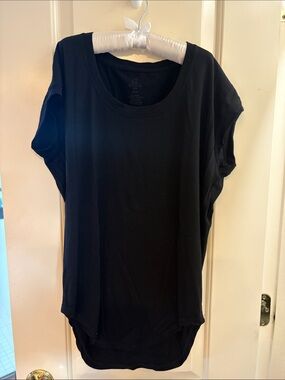 Woolx Gabi - 85% Merino- Women’s Black Short Sleeve Scoop Neck Top
